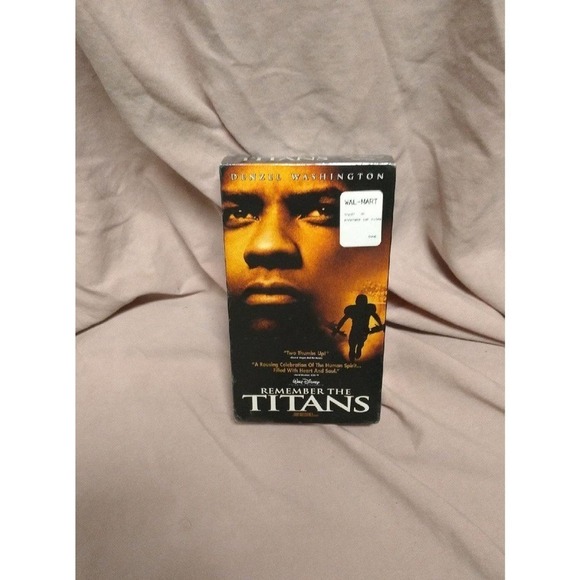 Disney Remember The Titans VHS Factory Sealed - Picture 1 of 3